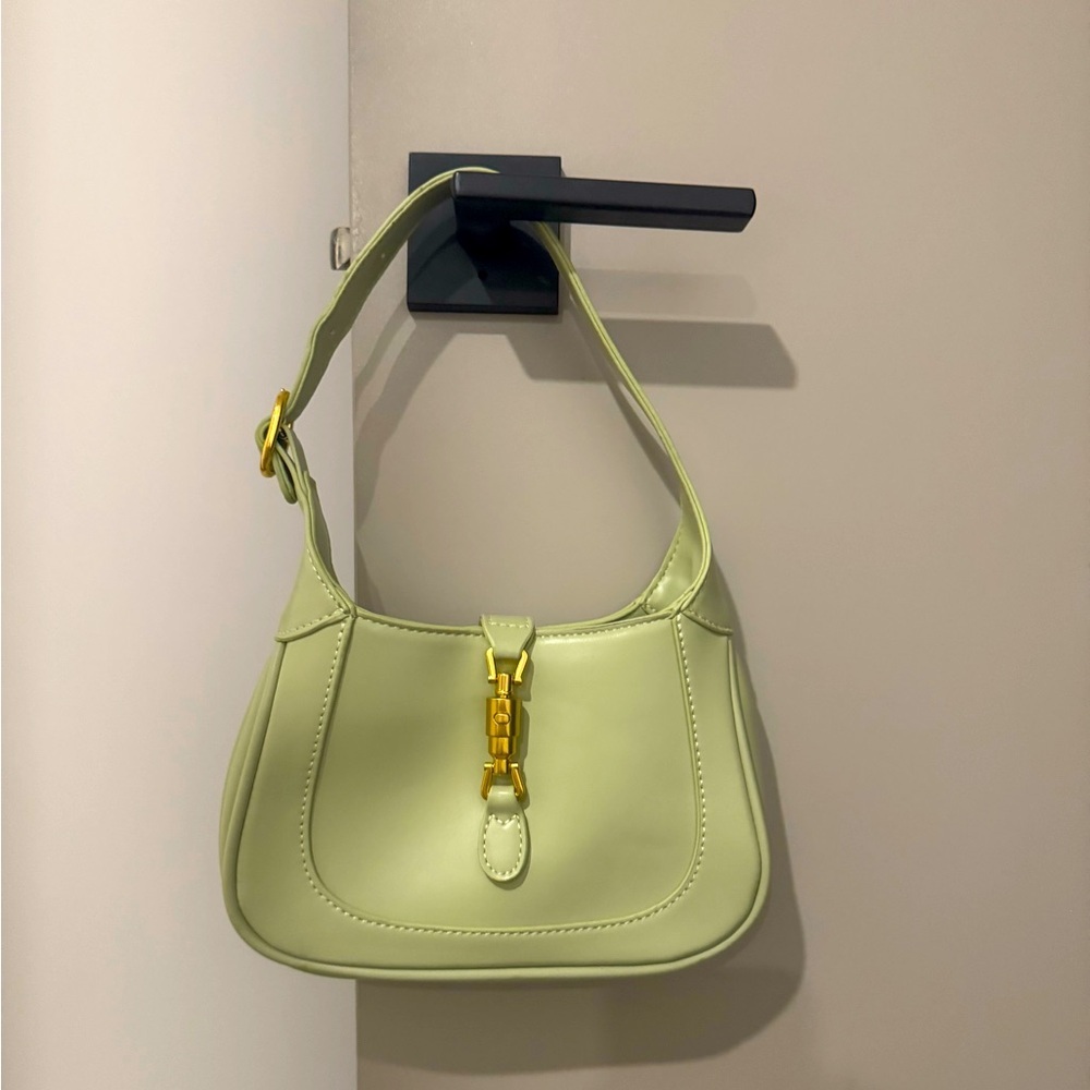 Light Green Convertible Crossbody / Shoulder Bag 💚 - Picture 5 of 12